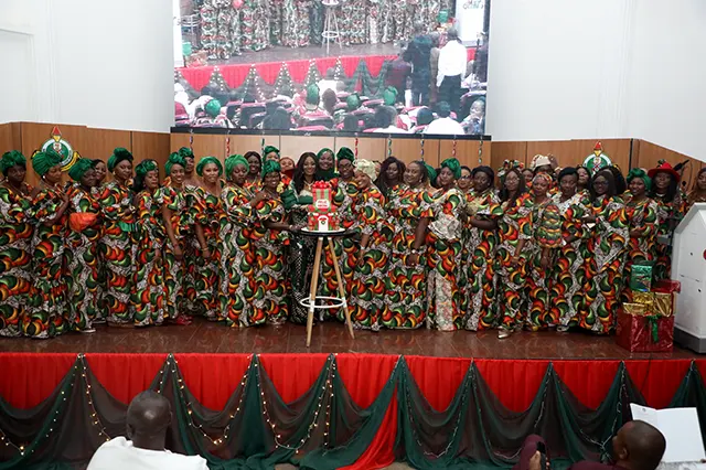 NOWA Abuja Zonal Director, Mrs Loveleen Lassa flanked by other NOWA members cutting the 2022 Christmas Carol cake
